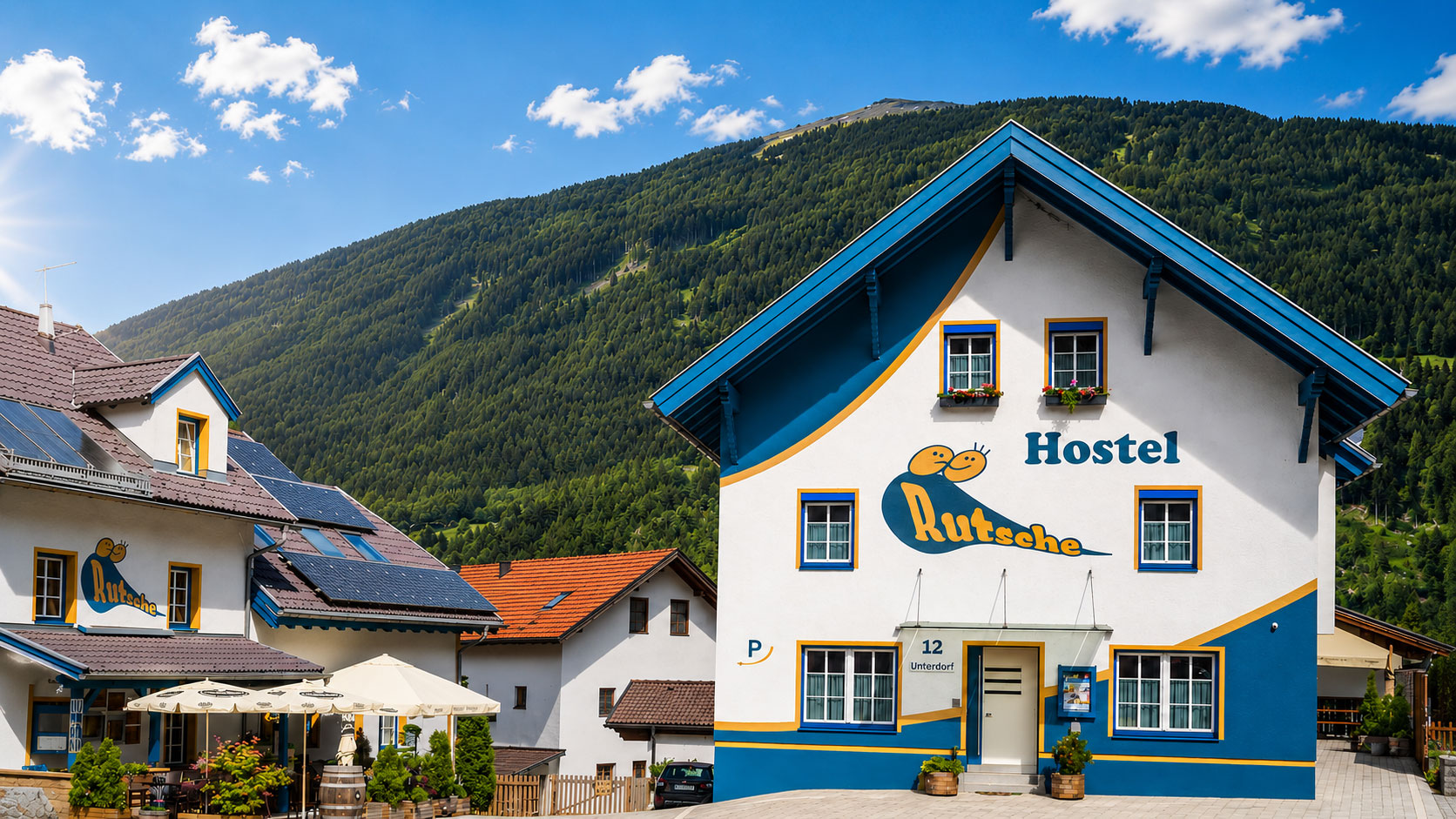 Blick auf das Rutsche Hostel mit dem Pitztal im Hintergrund
