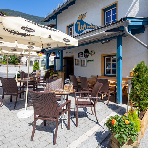 Sitzbereich vor dem Rutsche Hostel