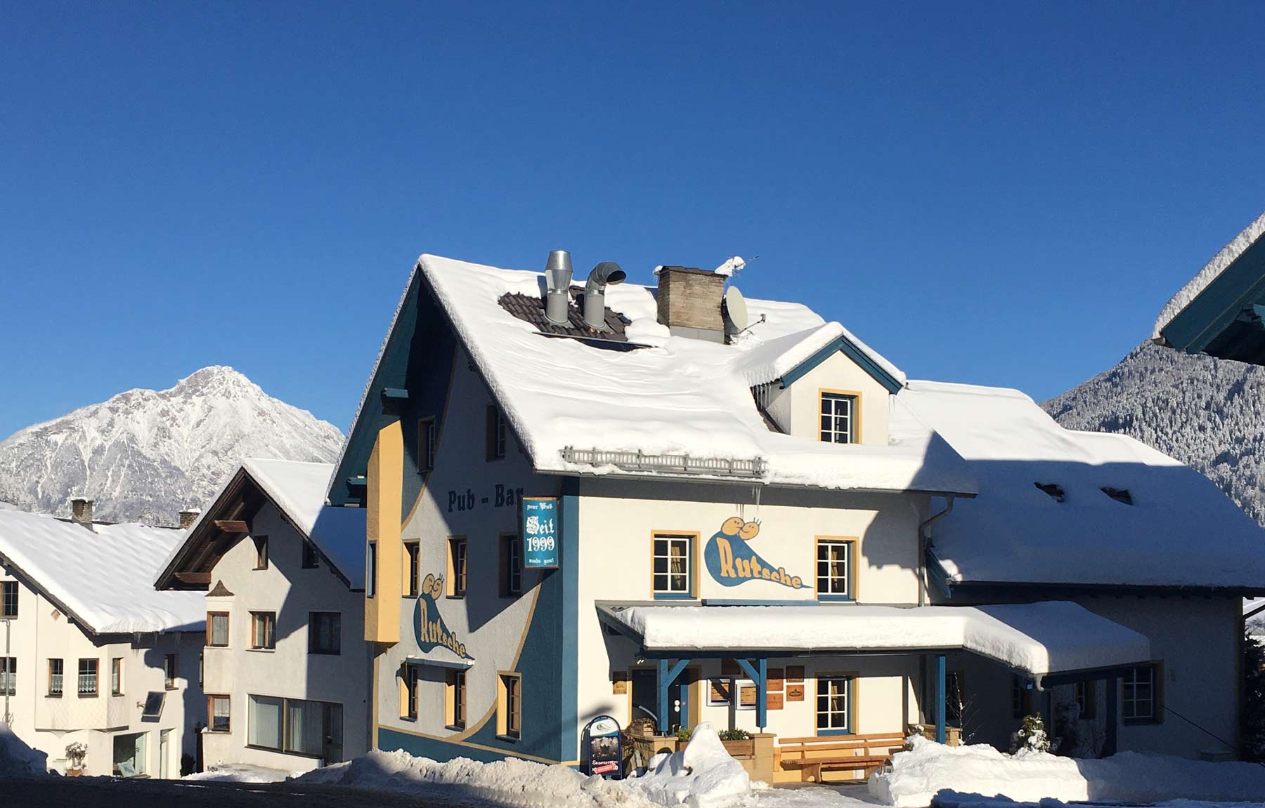 Rutsche Pub direkt neben dem Hostel